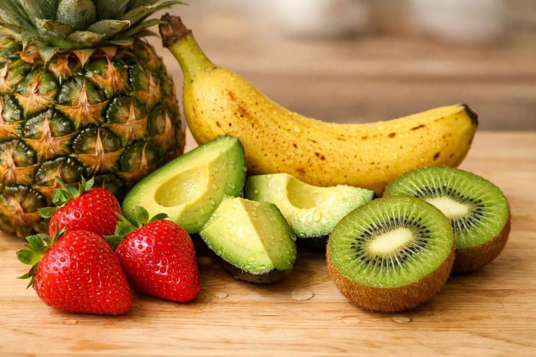 découvrez quels fruits éviter de mélanger dans vos smoothies pour prévenir les mauvaises associations et garantir une digestion optimale.